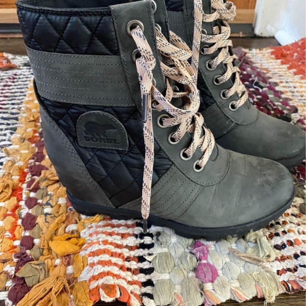 COPY - Worn a handful of times. Lots of compliments Shoe is too small after pre…